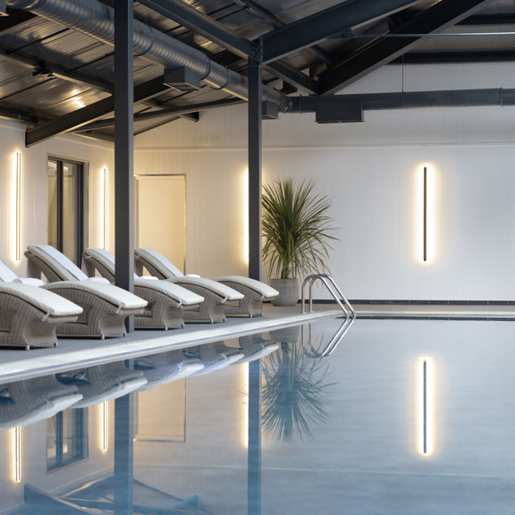 Mar Hall Swimming Pool W Chairs